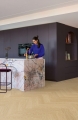Panel winylowy Quick-Step Ciro AVHBU40359 — Dąb rumiany - aranzacja producenta 1