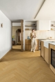 Panel winylowy Quick-Step Ciro AVHBU40360 — Dąb miodowy - aranzacja producenta 1