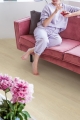 Panel winylowy Quick-Step Bloom AVMPU40080 — Dąb morska bryza beżowy - aranzacja producenta 1