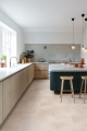 Panel winylowy Quick-Step Oro AVSTU40232 — Skała koralowa - aranzacja producenta 1