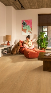 Panel winylowy Quick-Step Alira AVMPBU41264 — Dąb karmelowy dolinowy