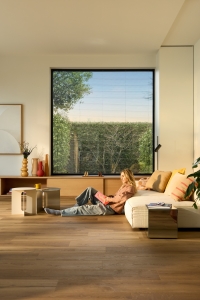 Panel winylowy Quick-Step Alira AVMPBU41265 — Dąb wędzony szczytowy